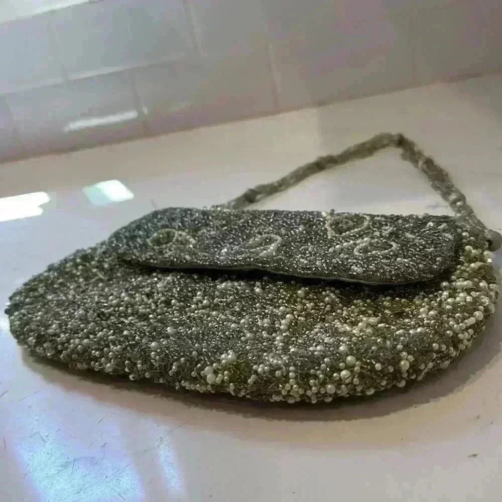Vintage style Beaded silver dressy small purse - Picture 3 of 9